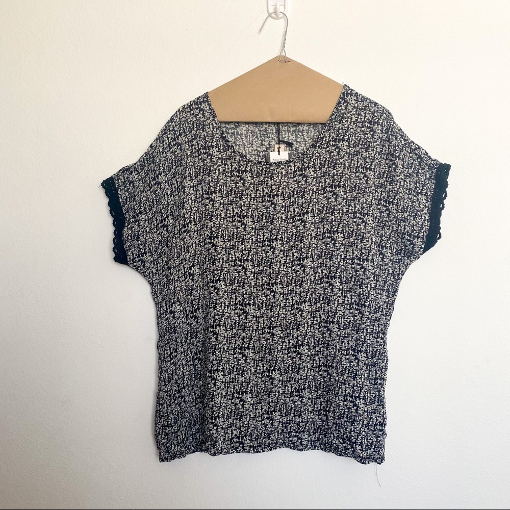PLUS SIZE BLACK AND WHITE 3X BLOUSE